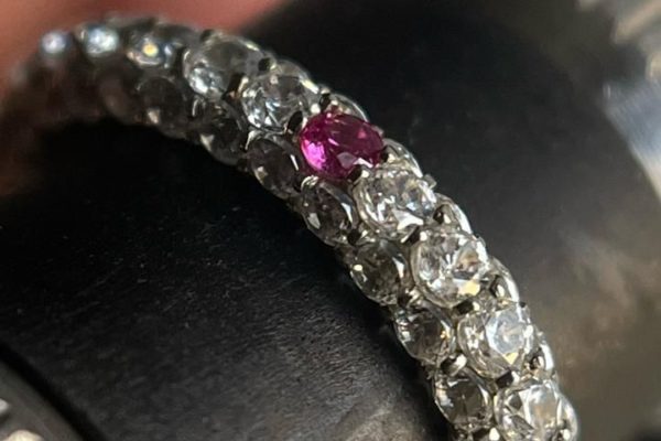 MicroPave. Professional stone setting course in Side-by-Side technique